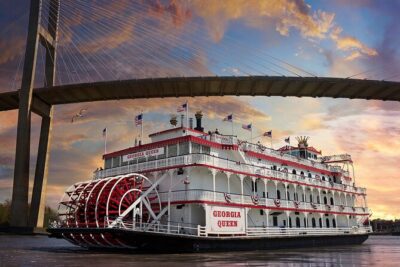 2 HR Savannah Riverboat Dinner Cruise with Onboard Entertainment - The 7:00 PM Dinner Cruise: What Happens Once You Arrive