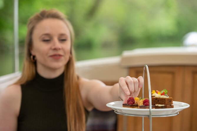Afternoon Tea Sightseeing River Cruise in Oxford - Meet at The Folly Bridge and Expect a Proper Thames Pier Setup