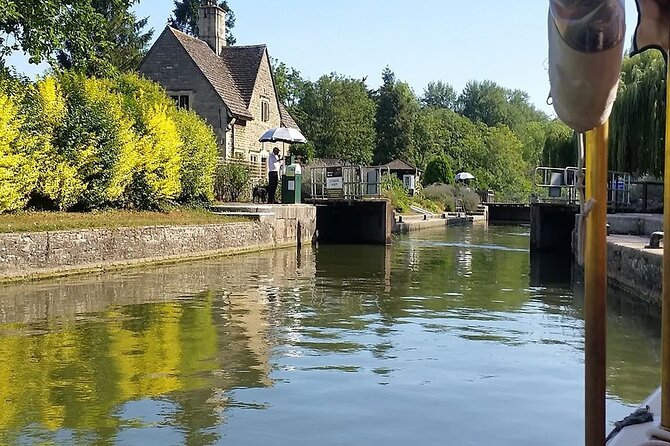 Afternoon Tea Sightseeing River Cruise in Oxford - After Iffley: Tranquil Water Meadows and Wildlife Spotting