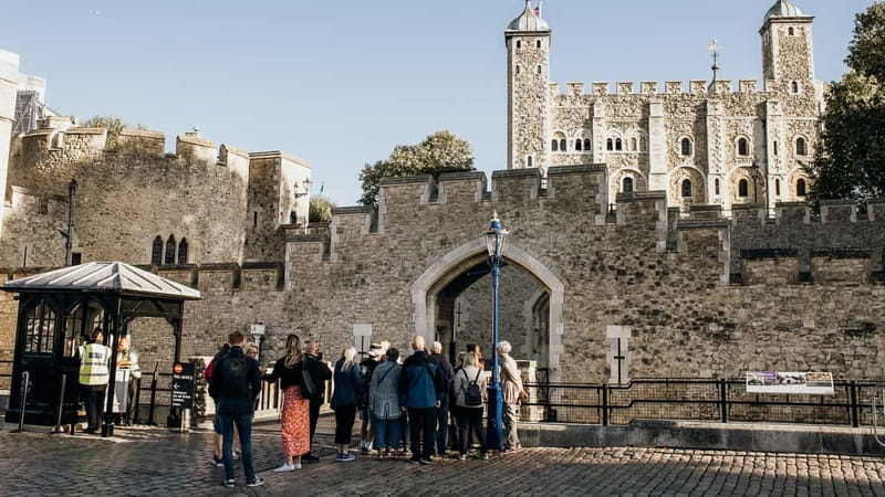 Best of London: Tower of London, River Cruise & History Walk - Tower of London: walking in with a plan for what matters