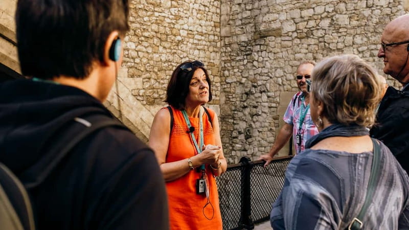 Best of London: Tower of London, River Cruise & History Walk - Inside the Jewel House: the Crown Jewels moment (without chaos)