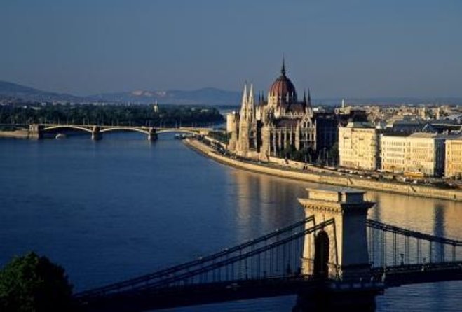 Budapest Night Walking Tour with Danube River Cruise - Key things I’d zoom in on