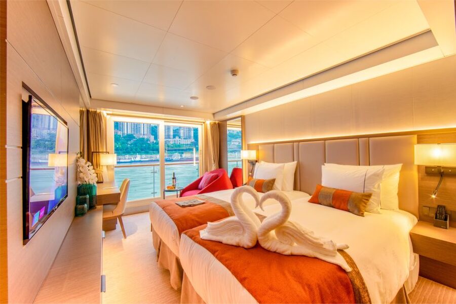 Chongqing: Yangtze River Cruise with Meals and Accommodation - Shore excursions and optional extras: choosing your level of busy