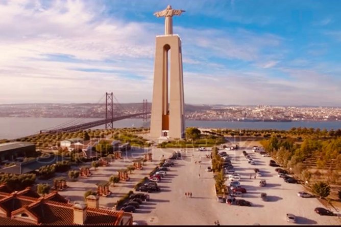 Cristo Rei Tuk-Tuk and River Cruise (2:45h) - Why the 25th of April Bridge + Tagus ferry is the best warm-up