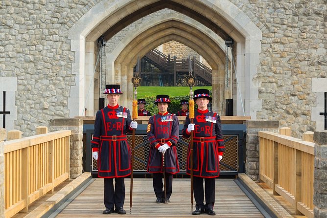 Crown Jewels of London Tour with River Cruise - Getting On Board: Meeting Point, Timing, and Why Being Early Matters