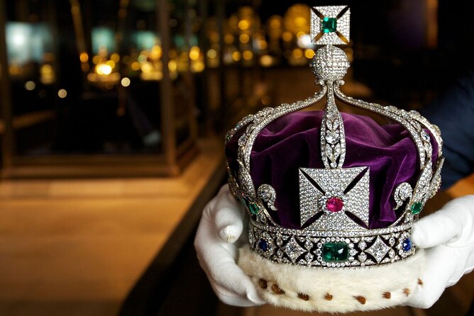 Crown Jewels of London Tour with River Cruise - The Coach Experience: Wi‑Fi, USB Charging, and a Drive That Teaches