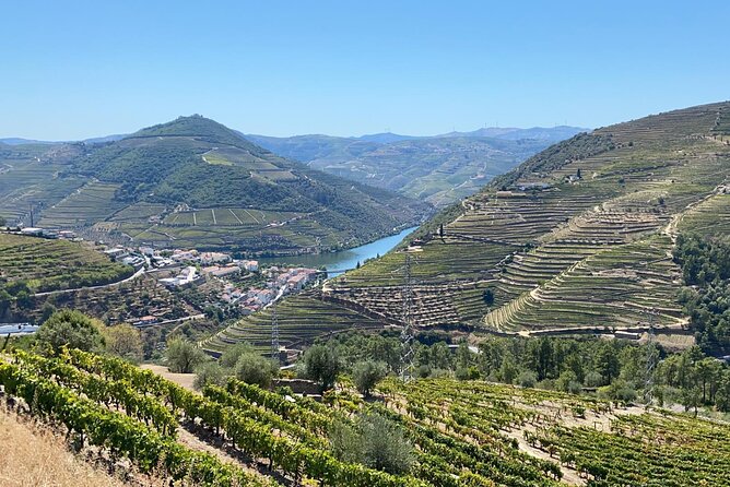 Douro Valley Tour - 3 Wine tastings, Lunch & river Cruise - Amarante: a romantic village stop with Vinho Verde snacks
