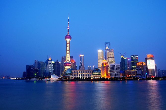 Evening Thai Dinner and Huangpu River Cruise in Shanghai - Guides, comfort, and why a private setup changes the experience