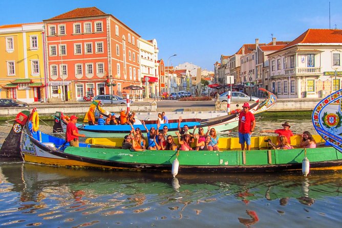 Explore Porto & Aveiro within Riverboat Cruises - Private Full Day Tour from Lisbon with Lunch - The long drive: what to expect from the logistics
