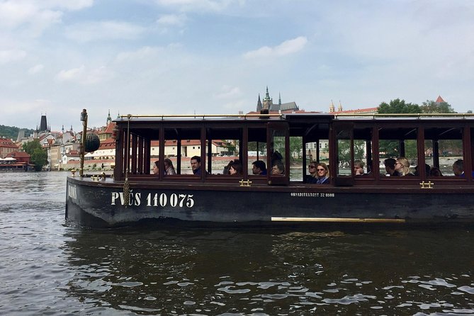 Full-Day Private Prague City tour: Prague Castle and Vltava River Cruise - Prague Castle: the 1.5-hour focus that actually feels manageable