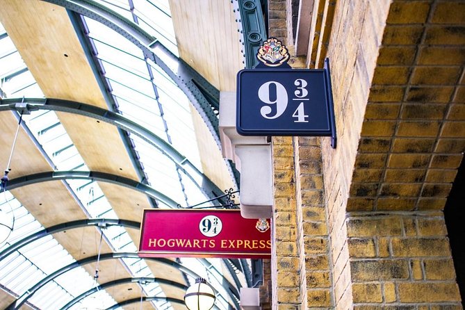 Harry Potter Film Location Walking Tour & Thames River Cruise - Westminster Abbey: spotting real-world filming locations