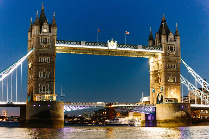 Highlights of Royal London Bike Tour with River Cruise Package - Crossing back toward Shakespeare’s Globe: seeing Elizabethan London from the river