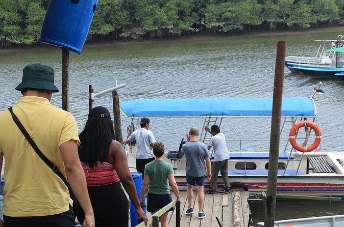 Johor Desaru Coast Day River Cruise - The quick Desaru Fruit Farm Shop stop (10 minutes) and what it’s good for