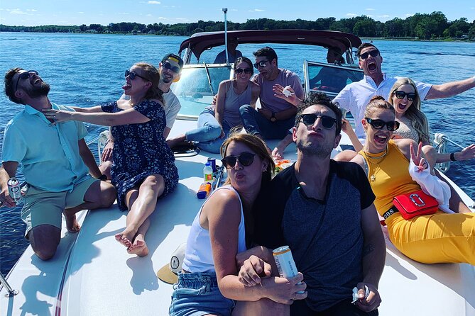 Ottawa: 1-Hr. Public Tour on a Real Yacht (Thurs. to Sun. @ 6 PM) - What you do during the hour: sighting time, music, and a real bar