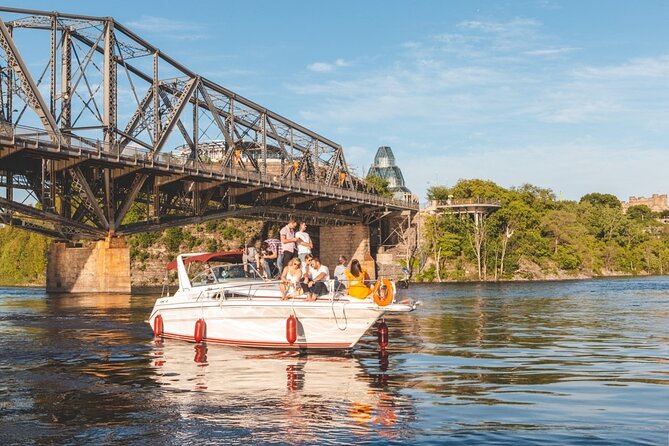 Ottawa: 1-Hr. Public Tour on a Real Yacht (Thurs. to Sun. @ 6 PM) - Capacity and comfort: why the limit of 24 travelers matters