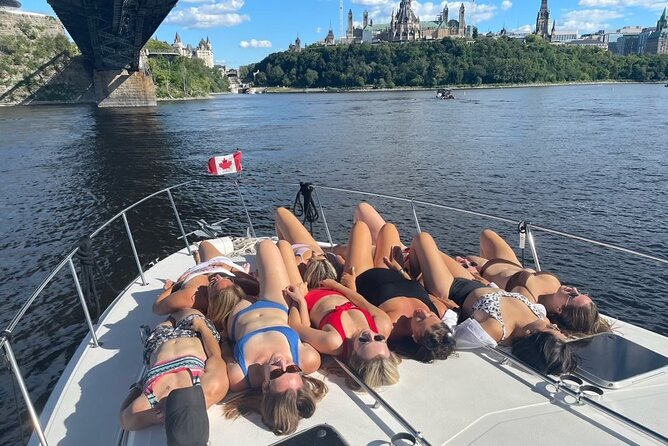 Ottawa: 1-Hr. Public Tour on a Real Yacht (Thurs. to Sun. @ 6 PM) - Who this yacht cruise suits best