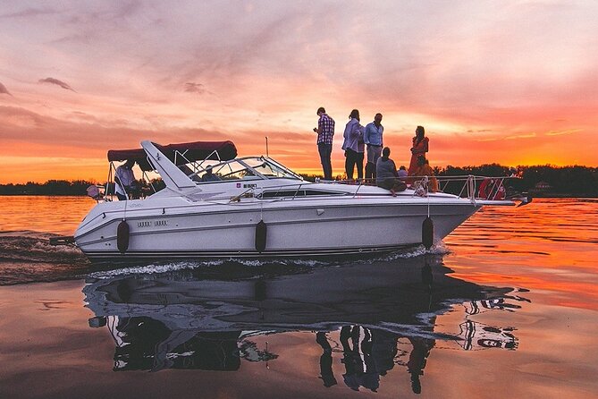 Ottawa: 1-Hr. Public Tour on a Real Yacht (Thurs. to Sun. @ 6 PM) - Onboard service: the crew runs it smoothly (and helps with photos)