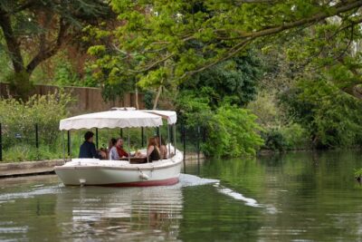 Oxford Sightseeing River Cruise Along The University Regatta Course - Christ Church Meadows and the college: your first Oxford clues from the water