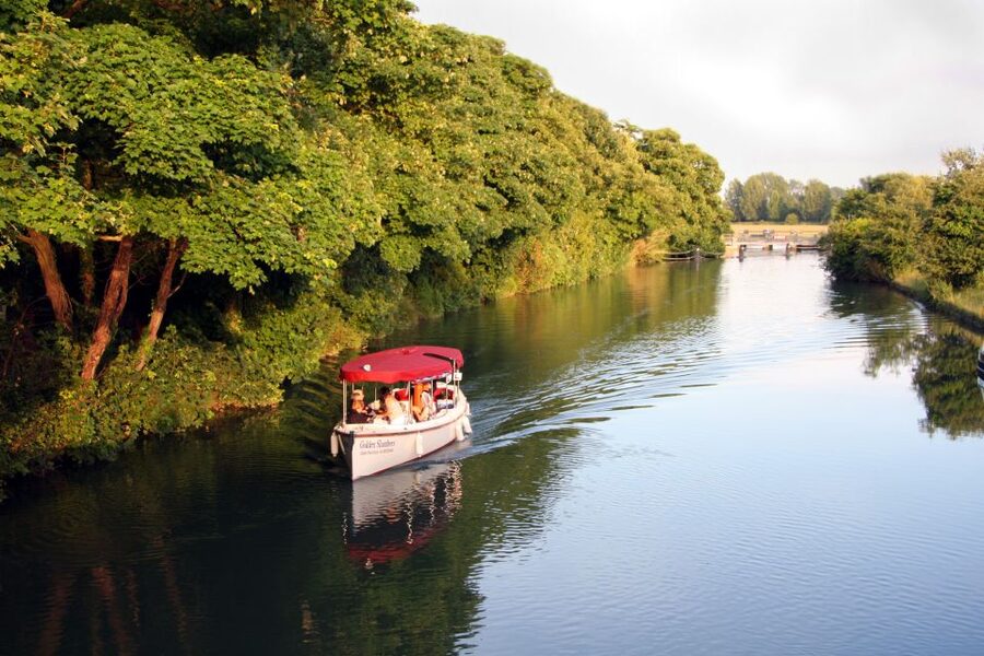 Oxford: Sightseeing River Cruise with Afternoon Tea - From Folly Bridge to Iffley Lock: the University Regatta course