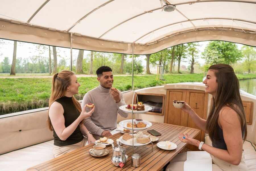 Oxford: Sightseeing River Cruise with Afternoon Tea - Afternoon tea on the water: scones, jam, clotted cream, and real tea choices