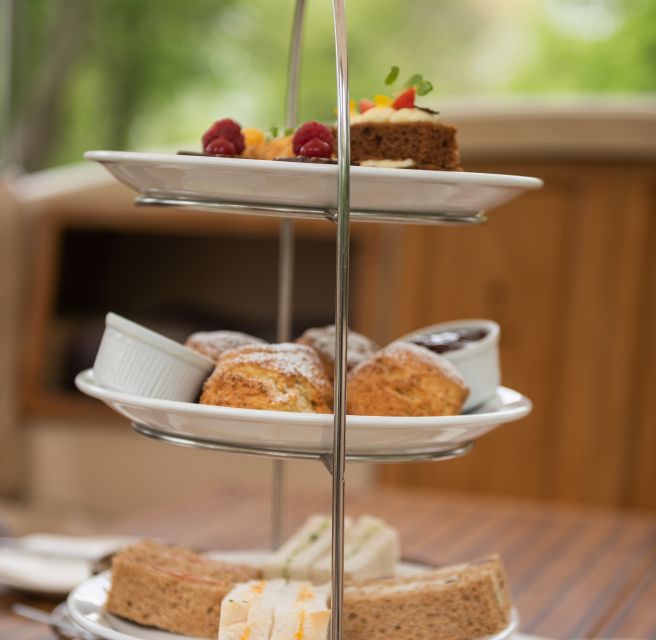 Oxford: Sightseeing River Cruise with Afternoon Tea - Rose Island and Lewis Carroll’s Oxford connection