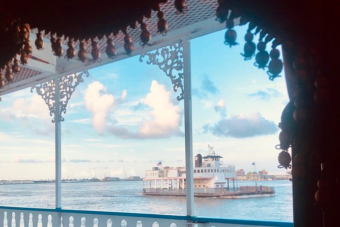 Paddlewheeler Creole Queen Historic Mississippi River Cruise - Getting to the Creole Queen: Poydras St is the easy win