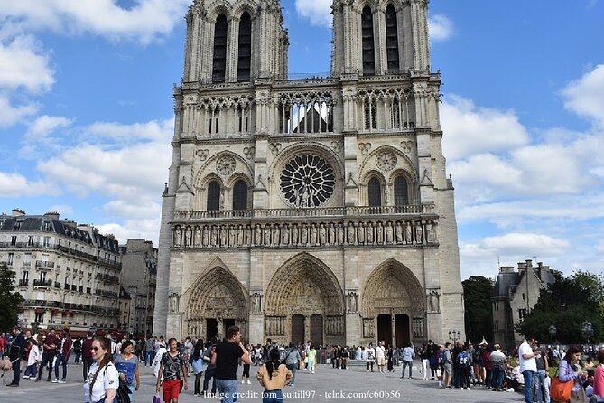 Paris by Night 2-hour Private Tour with Scenic Seine River Cruise - FAQ