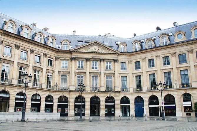 Paris City Tour by Coach with Sightseeing Seine River Cruise - Meeting point and wayfinding: where small mistakes cost time
