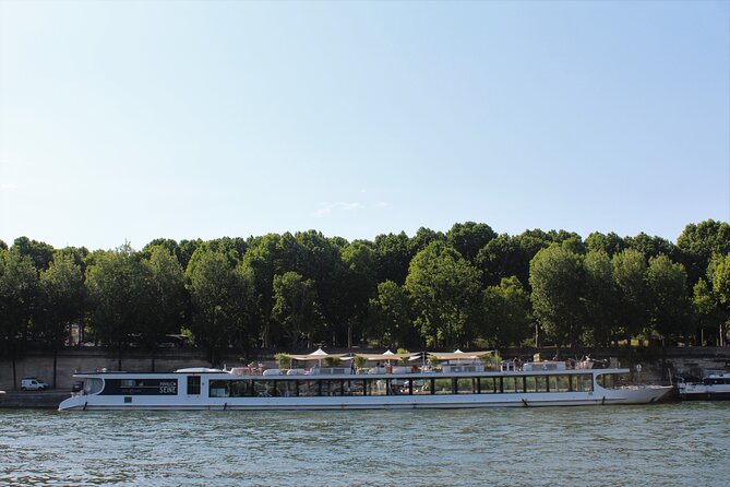 Paris Gourmet Dinner Seine River Cruise with Singer and DJ Set - From Île Saint-Louis to Notre-Dame: The Seine’s Best Framing
