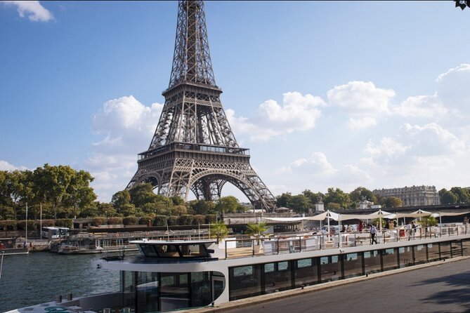 Paris Gourmet Dinner Seine River Cruise with Singer and DJ Set - Singer and DJ Set: When the Party Starts