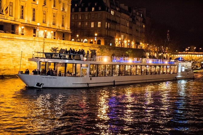 Paris Gourmet Dinner Seine River Cruise with Singer and DJ Set - Dock Reality Check: Avoid the Cold-Minute Problem