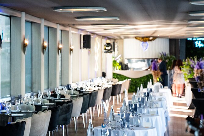 Paris Gourmet Dinner Seine River Cruise with Singer and DJ Set - The Eiffel Tower Photo Moment: Use the Rooftop When They Tell You