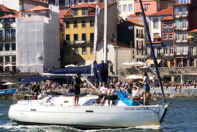 Porto: Cruzeiro privado rio douro até 8 pessoas com wine tasting - From Douro Marina to the Atlantic: how the 2 hours unfold