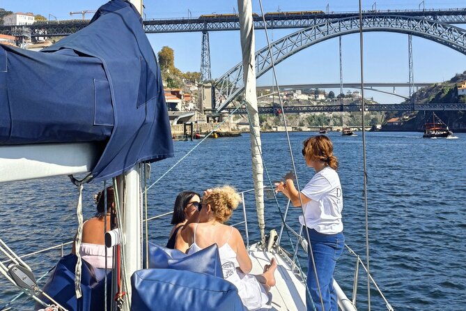 Porto: Cruzeiro privado rio douro até 8 pessoas com wine tasting - Gaia’s side of the story: wine caves and the view back to Porto