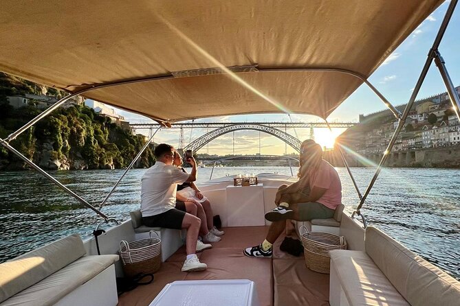 Porto:Douro River boat tour under the 6 bridges - The meeting point on R. do Ouro 200: easy start, less stress