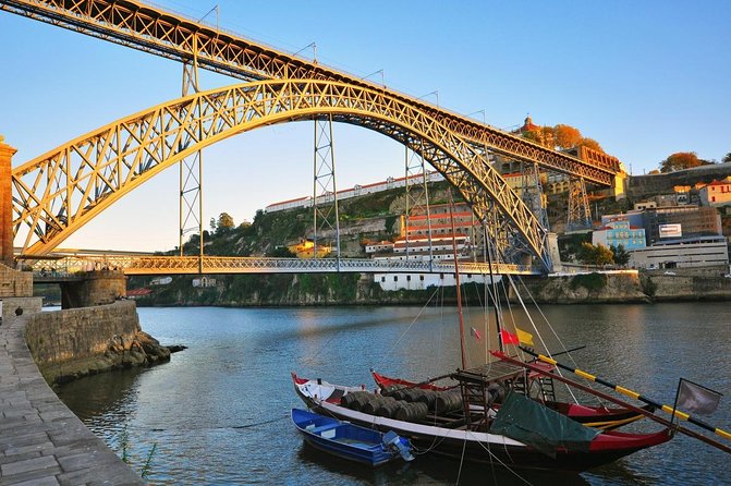 Porto "Old Town" Walking Tour with river cruise (Small-groups) - Start With a Clear Plan: Meeting at Largo Amor de Perdição and Ending by the River