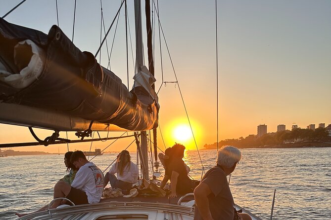 Porto Sunset River Cruise: Douro Magic at Dusk - Vila Nova de Gaia to Porto’s riverfront: the Farol and bridge “view puzzle”
