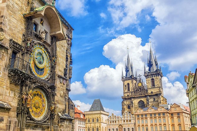 Prague: Grand City Tour with Bus, Castle exteriors & River Cruise - Optional Stop 5: Old Town Square time for landmark photos