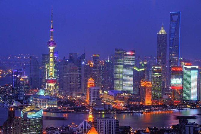 Private Night Tour-VIP River Cruise and Shanghai Tower Option - Stop 1: The Bund (Wai Tan) cruise—old lights meet Pudong glow