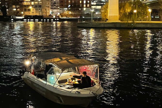 Private Seine River Cruise in Paris - Boat comfort, snacks, and the guide dynamic (what you should expect)