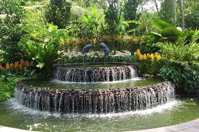 Private Singapore Full Day Highlights Tour with River Cruise Ride - Arab Street’s narrow lanes: a quick old-city feel