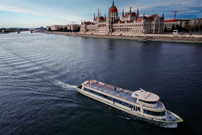 River Cruise ticket and Walking Tour in Budapest - Szechenyi Lanchid Chain Bridge: The Best Reason to Cross the Danube on Foot