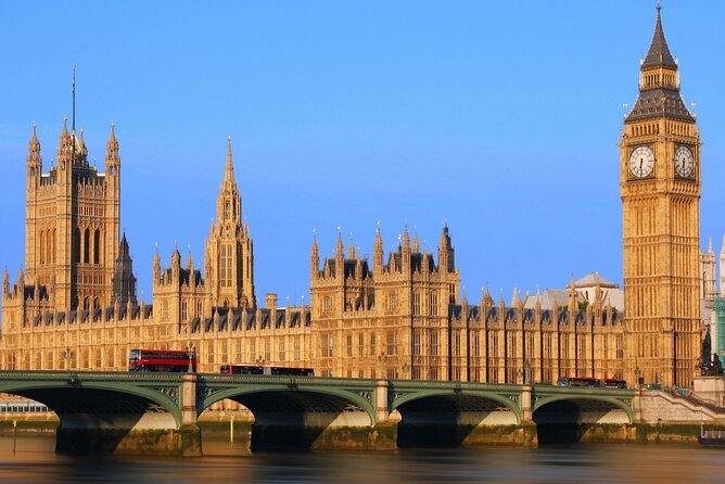 Royal London Guided Sightseeing Tour and Thames River Cruise - The guide and headsets: why the narration often becomes the product