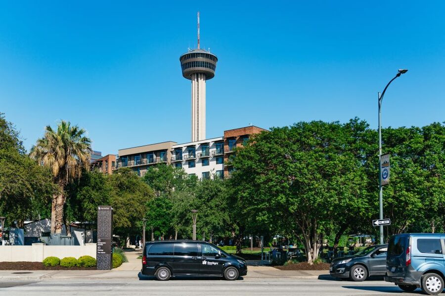 San Antonio: Premium Night Driving Tour with River Cruise - The narrated night drive: connecting the dots by lights