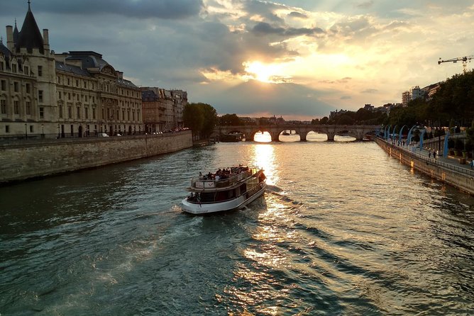 Seine River Cruise & French Crepe Tasting by the Eiffel Tower - Tips to Make the Day Feel Smooth