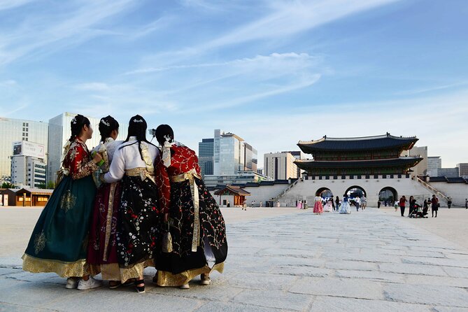 Seoul Night Tour with Han River Cruise and Gyeongbokgung Palace - Gyeongbokgung Palace: where the day starts with real scale (and extra tickets)