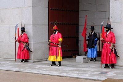 Seoul Private Tour: Palace, Bukchon, Insadong & Han River Cruise - Bukchon Hanok Village: Old Houses, Real Atmosphere