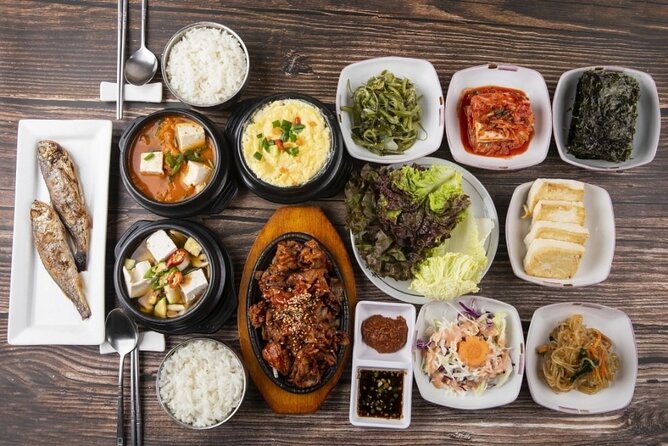 Seoul Private Tour: Palace, Bukchon, Insadong & Han River Cruise - Insadong Street + Hanjeongsik Lunch for a Smart Cultural Break