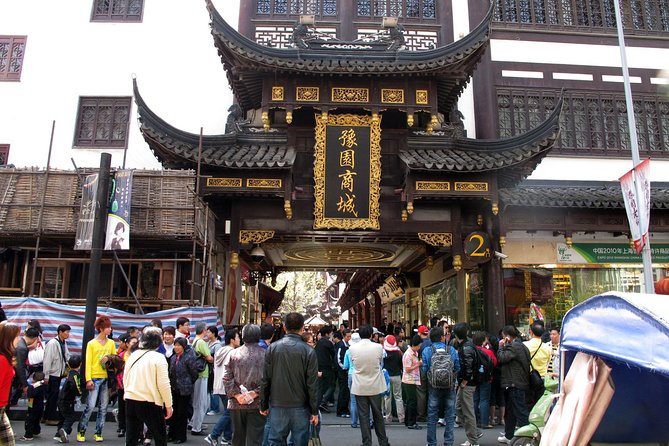 Shanghai Evening Tour: Huangpu River Cruise and Street Food - Stop 2 drawback: it’s a popular photo walk