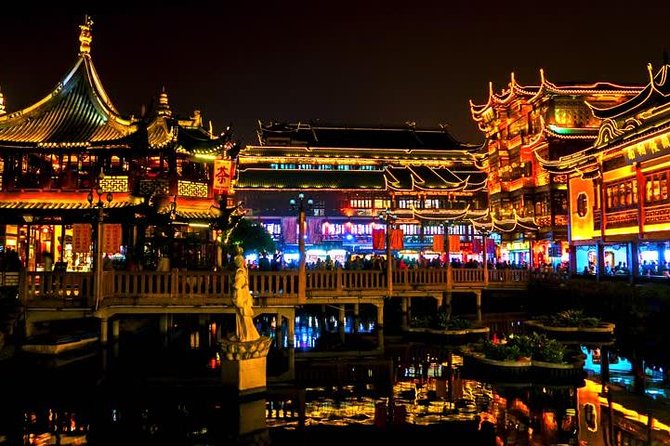 Shanghai Evening Tour: Huangpu River Cruise and Street Food - Stop 3: Huangpu River cruise and the VIP seat question